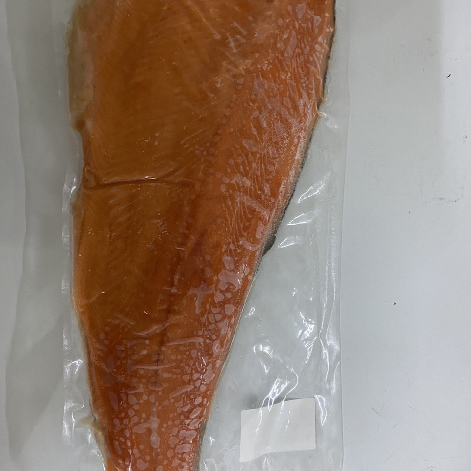 Large salmon fillet (11.5kg per piece, 650B per kg) *Price per