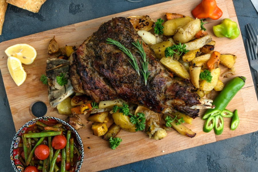 Roast Shoulder of Lamb with Sliced Potatoes - สูตรอาหารจากบริทิช็อป ประเทศไทย