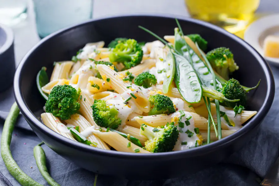 Creamy one-pan chicken & broccoli pasta