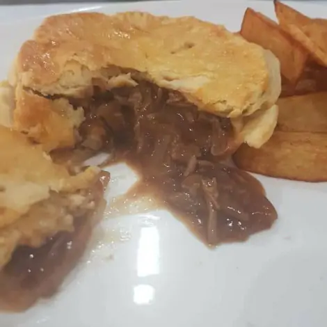 Shredded Steak & Onion Pie - Nuengs