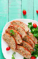 AMERICAN MEATLOAF WITH RED ONION, TOMATO AND CHILLI RELISH