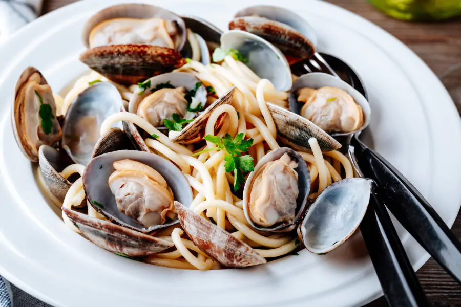 Linguine with clams