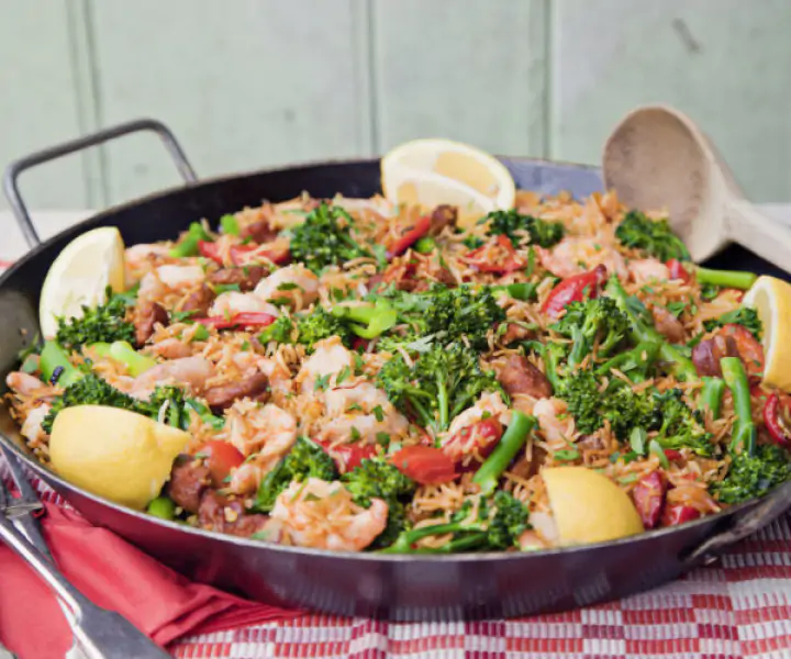 Spanish Baked Paella with Prawns, Tenderstem and Peppers